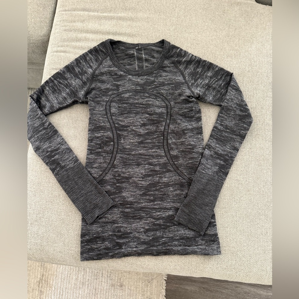 Long sleeve shirt grey lululemon women’s size 4